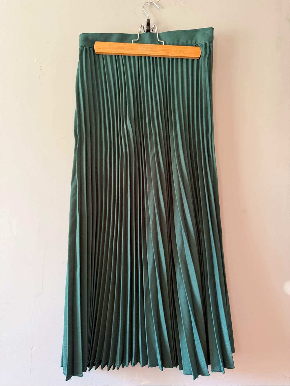 Elegant Deep Green Pleated Maxi Skirt